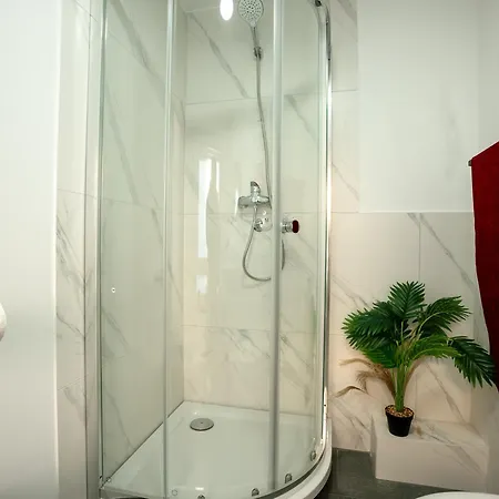 Serviceroom24 - Space In Wlan - Smart-tv - 24-7 Check-in Und Küche Apartamento